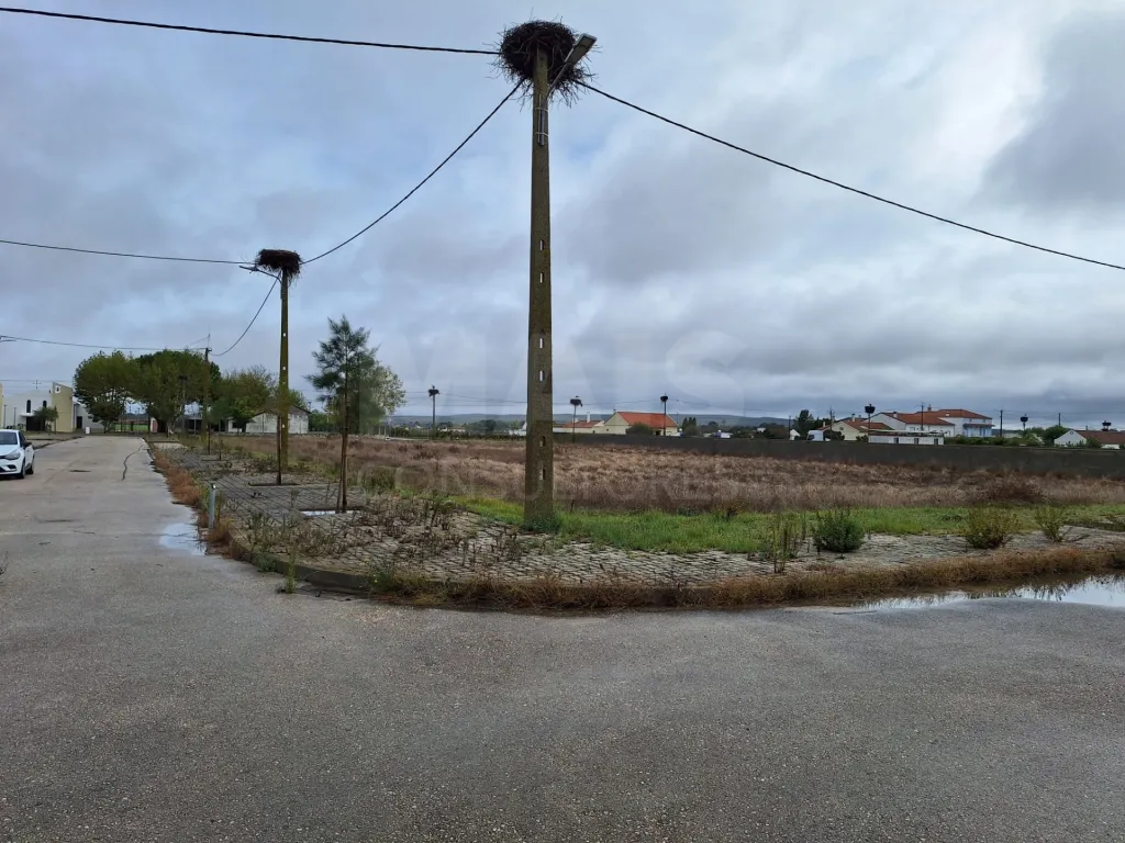 Terreno Urbano com 690m2 para construção de moradia até 2 pisos com garagem e anexo.