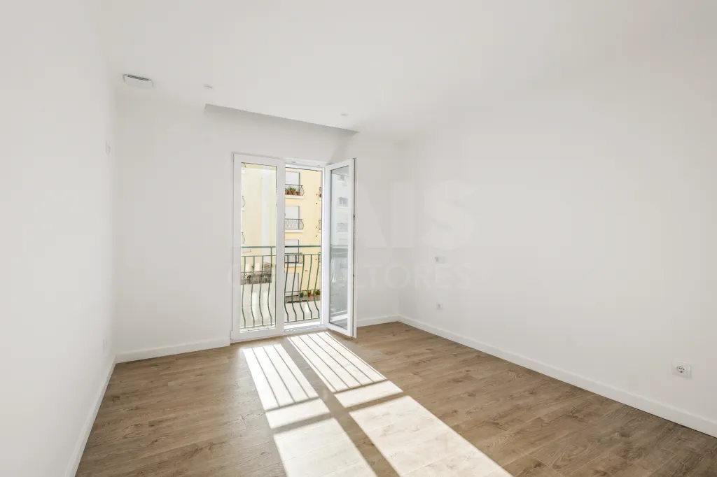 Apartamento T3 Novo com garagem -- Santa Bárbara