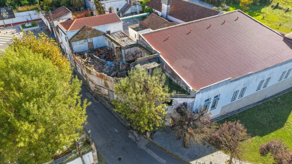 Moradia Centenária P/ Reconstruir em Meca, Alenquer