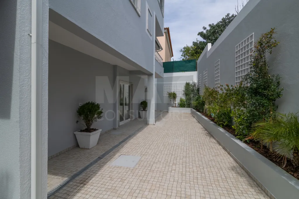 Moradia Isolada T4 Renovada — Abuxarda / Alvide, Cascais