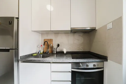Prédio com 4 Apartamentos, cave e garagem no Centro de Peniche