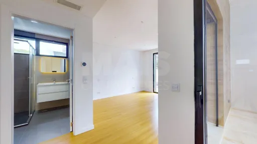 Moradia nova com piscina T4 em Linda a Velha