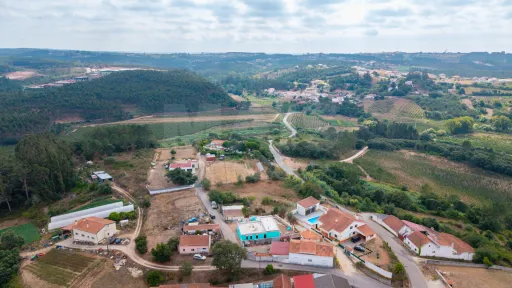 Moradia T3 térrea NOVA em Salir de Matos