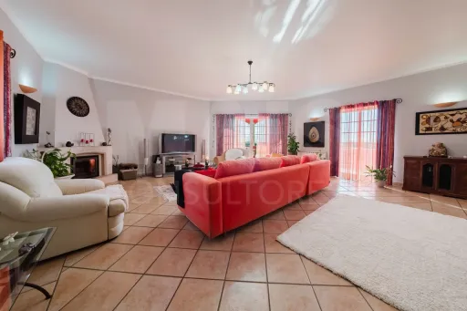 Moradia independente T4