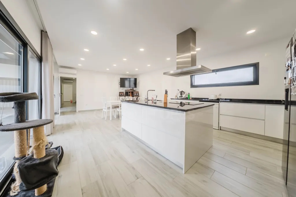 Moradia T3 Térrea Moderna em terreno c/ 2.610m2