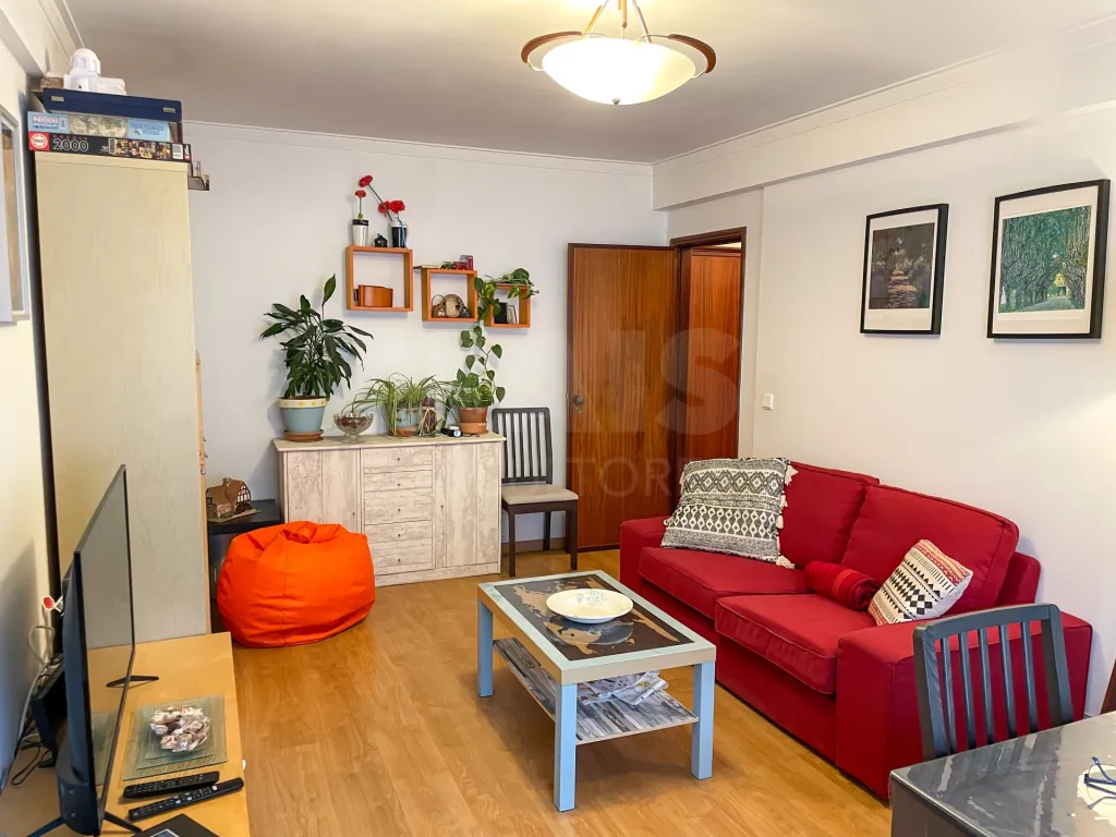 1-Bedroom Apartment with Balcony | Move-In Ready | 2 Elevators | Pendão, Queluz