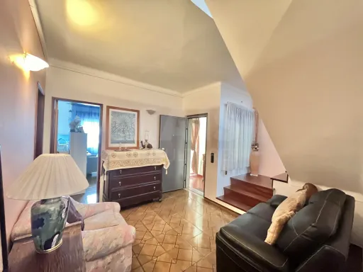 Moradia térrea com sótão e logradouro em Samora Correia