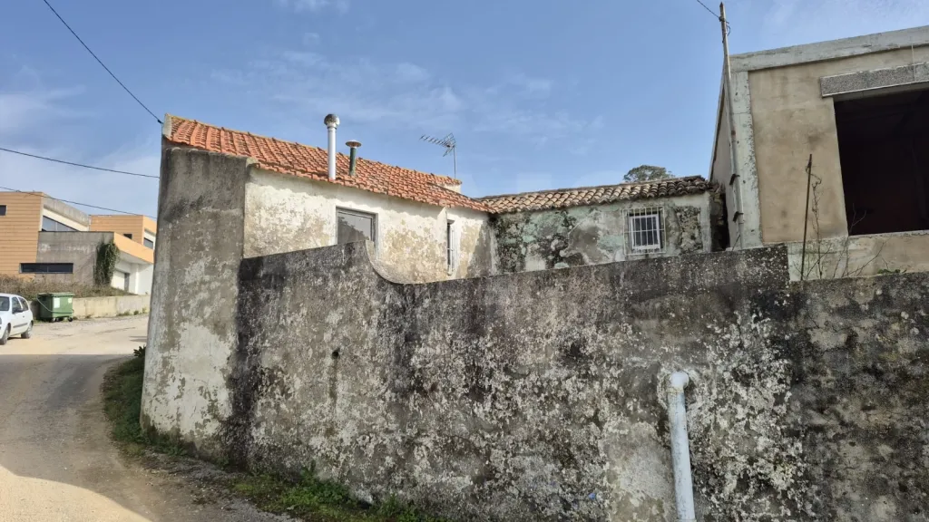 Moradia Térrea com Espaço  Exterior