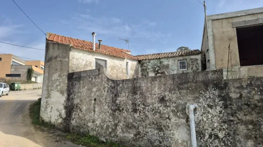 Moradia Térrea com Espaço  Exterior