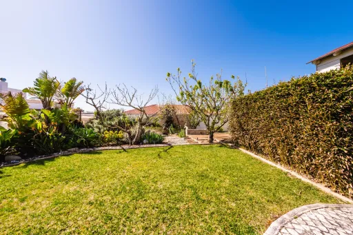 Moradia T5 em Lourinhã com Vista Mar, Piscina Aquecida e Jardim