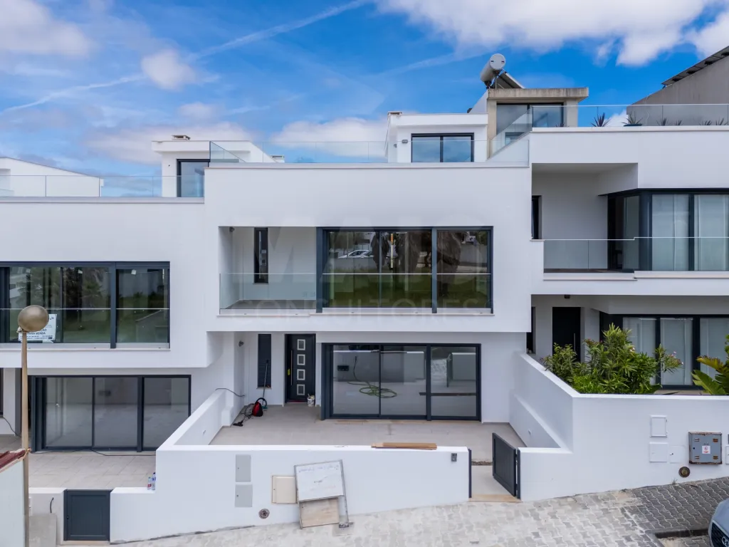 New 4 Bedroom House w/ Sea View, Pool and Garage, Areia Branca, Lourinhã