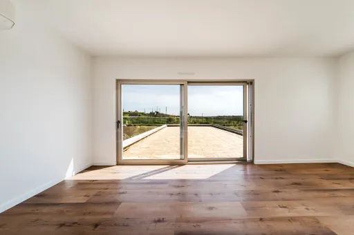 Moradia Contemporânea de Luxo com Vista Barragem, Piscina e 3.000m² Urbanos | Peniche