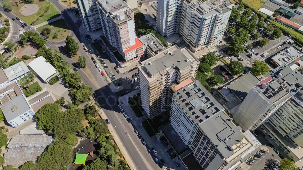 Oportunidade T4 Varandas, Estacionamento e Arrecadação no Restelo