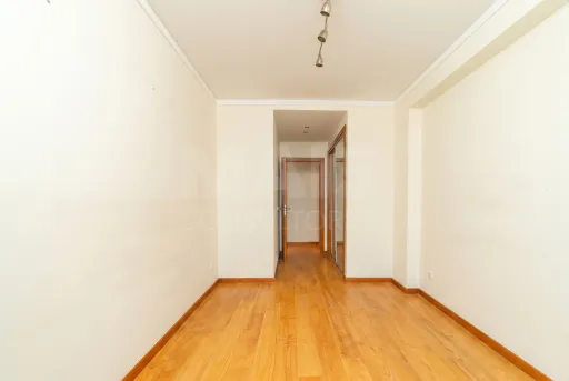 Apartamento T3 com garagem e arrecadação