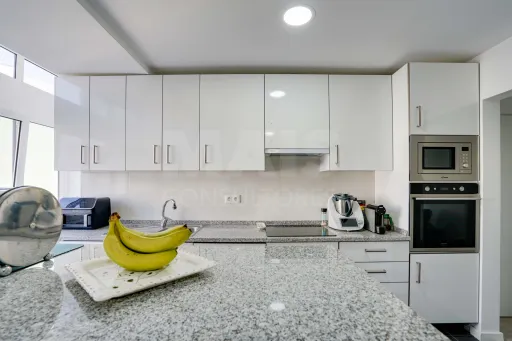 Refurbished 3-bedroom apartment in Sacávem