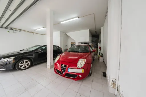 Apartamento T2 no Centro com Garagem e Estacionamento