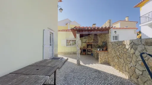 Exclusiva Moradia T4 com Jardim Privativo e Garagem | A minutos da Praia da Foz do Lizandro e da Ericeira