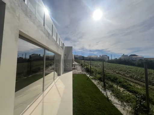 Apartamento T2 com terraço em condomínio privado perto da praia – Honeysands Residences, Areia Branca