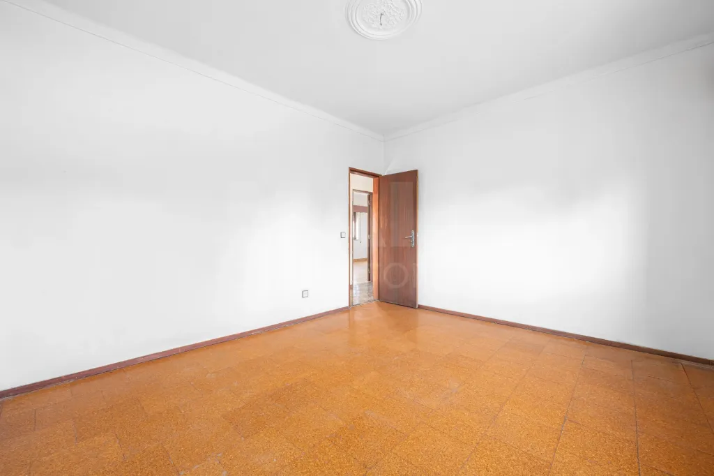 2-Bedroom House with Garage | 400 m² Lot | Ota – Alenquer
