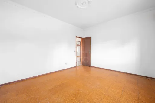 2-Bedroom House with Garage | 400 m² Lot | Ota – Alenquer