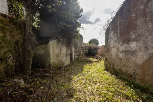 Moradia Térrea para Reabilitar com Terreno, Vista Mar e Vista Sítio da Nazaré – Bairro, Alcobaça