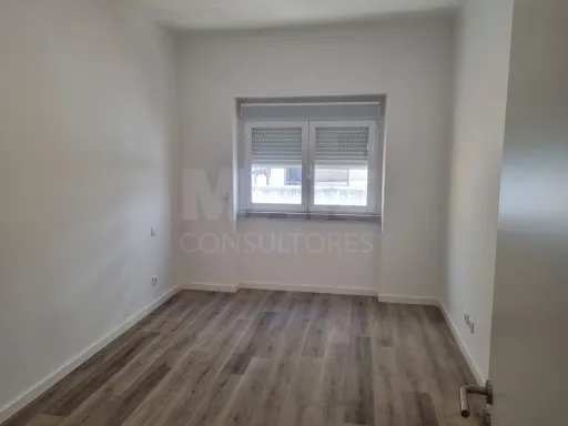 Refurbished 2-bedroom apartment