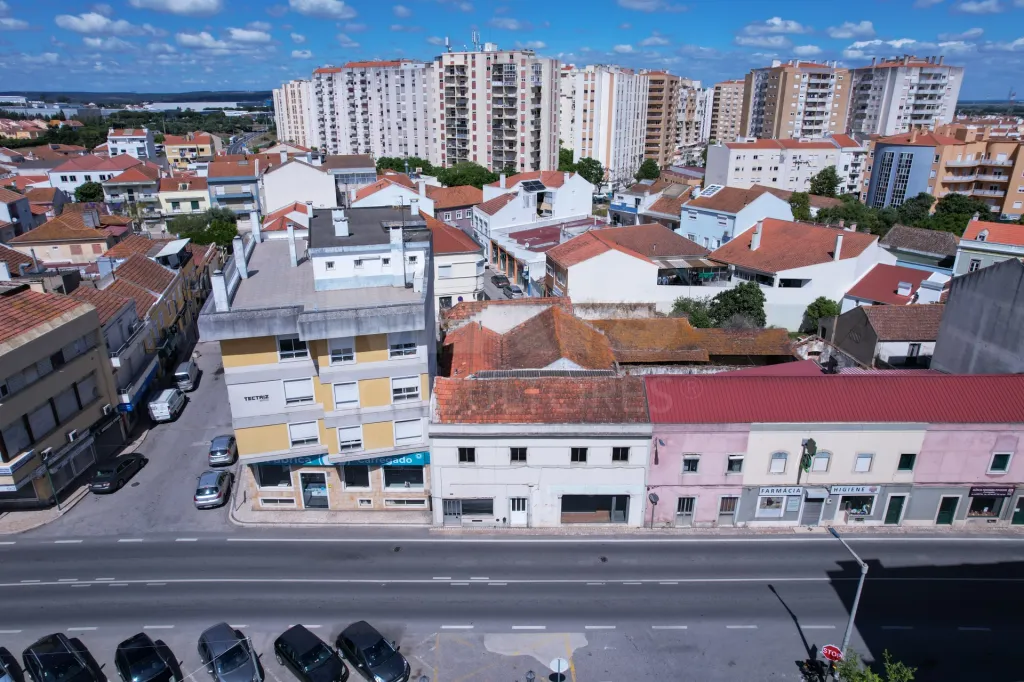 Prédio Centro Carregado / Lisboa