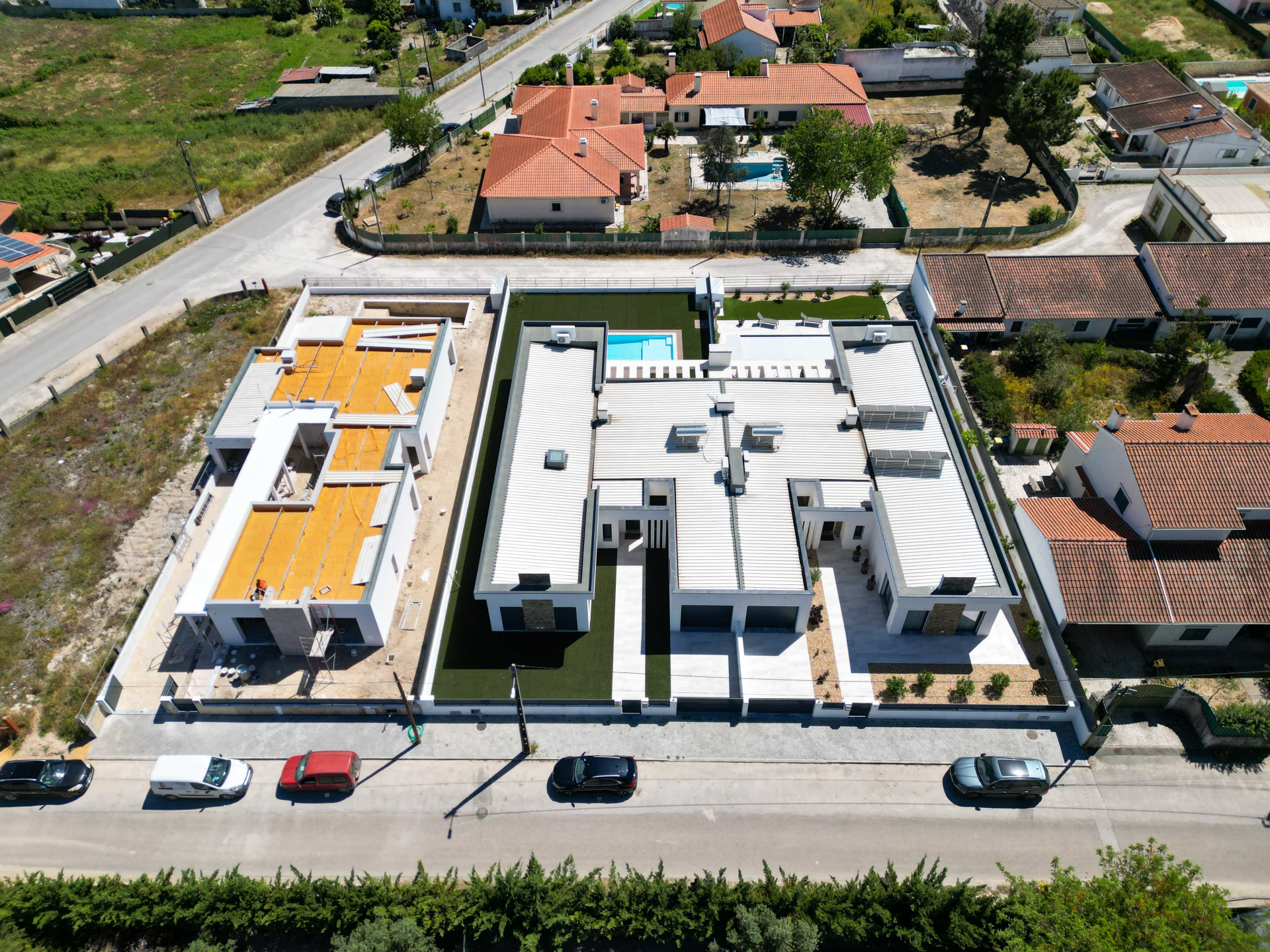 Moradias térreas T4 C\ 4 Suites e Piscina