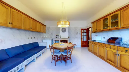 Moradia T5, na calhandriz com piscina