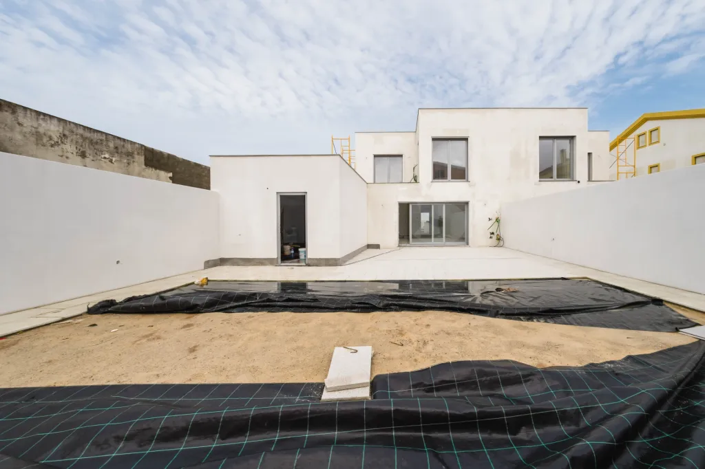 Exclusiva Moradia T4 Moderna com Conforto e Elegância Perto das Praias de Peniche