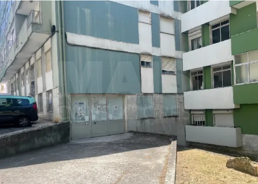 🏪 Loja Espaçosa no Cacém – 210m²  Excelente Localização Comercial