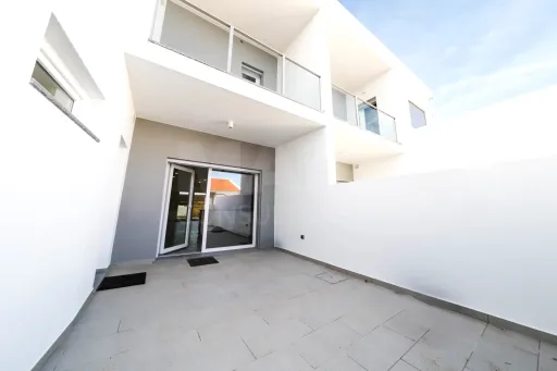 Moradia T3+1 Garagem, Logradouro e Vista Mar