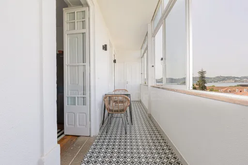 T6 com 130m2 Vista Rio à Rua da Junqueira - Belém