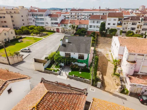 Moradia Isolada T7 no Bombarral | Espaço, Tranquilidade e Proximidade do Centro 🏡