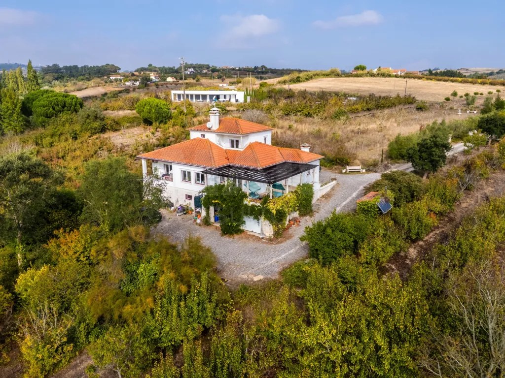 Farm 4 Bedrooms w/ Garage and 13.000 m² of land in Carvalhal, Bombarral