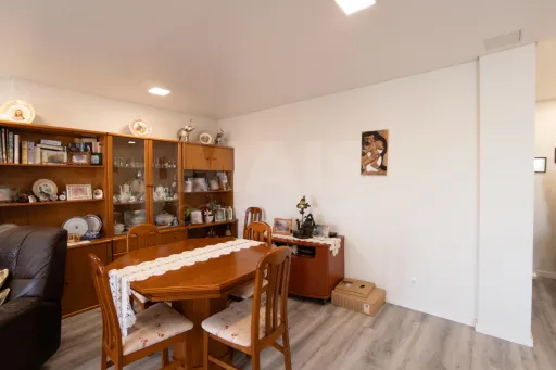 Apartamento T2 com Vista Rio – Totalmente Remodelado na Póvoa de Santa Iria