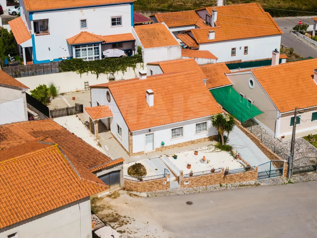 Moradia T3 Térrea com Garagem e Pátio no Nadadouro