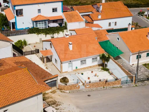 Moradia T3 Térrea com Garagem e Pátio no Nadadouro
