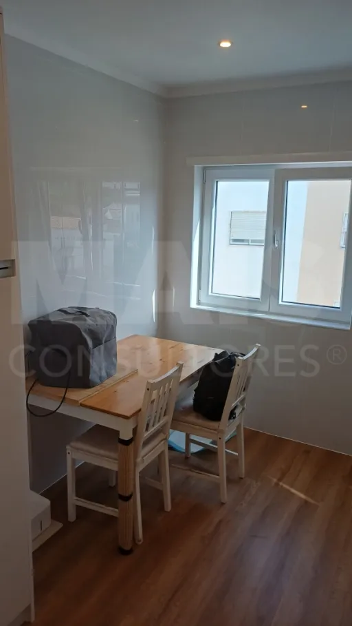 Apartamento T2 Remodelado no Centro do Cadaval