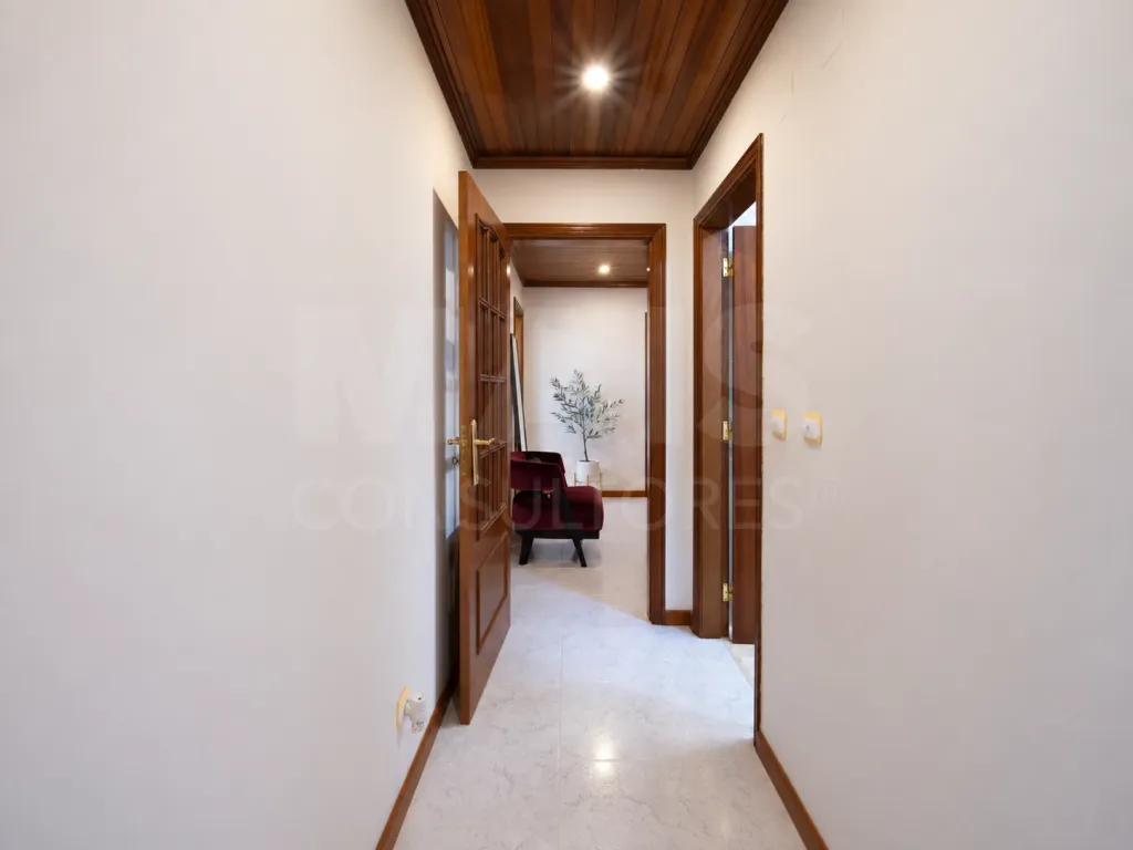 T3 no Carregado com excelentes areas com varanda e parqueamento