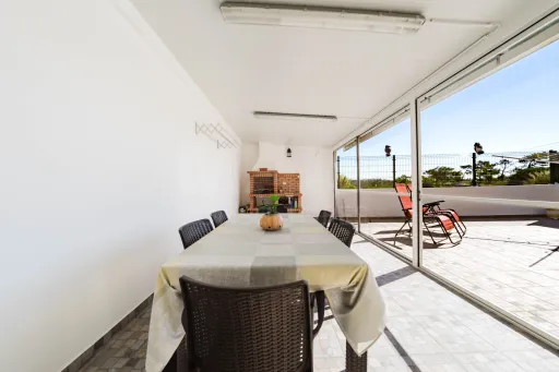 Moradia T3+1 pronta a habitar | Garagem fechada, pátio com churrasqueira e a 5 min das praias !