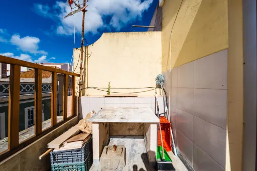 Apartamento T3+1 no Centro de Peniche com Terraço Privativo e Elevada Rentabilidade