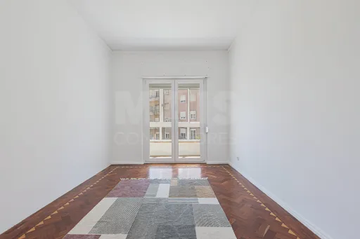 3 Bedrooms Refurbished Algés in Calçada do Rio