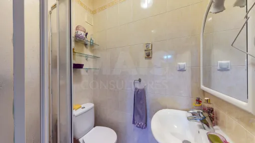 Apartamento T3 em Benfica – Elevador, Luz Natural e Localização Central