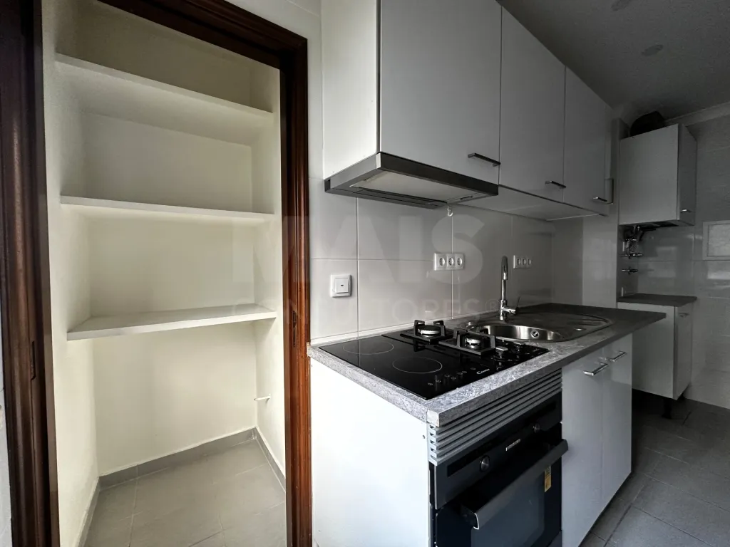 T2 Parcialmente Remodelado com Arrecadação | Brandoa