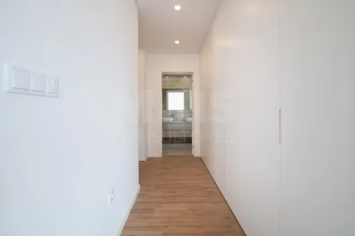 Moradia Geminada T4 + 1 em Famões