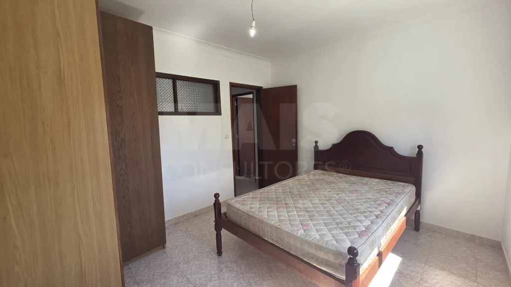 Apartamento T1 Transformado em T2 em Benavente | 70 m² | Excelente localização