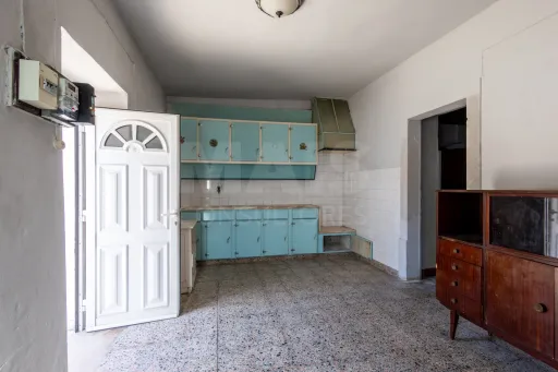 Moradia com rooftop e enorme potencial entre Caldas da Rainha e Santa Catarina
