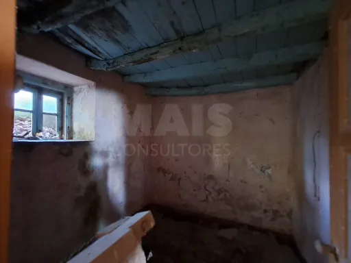 Moradia para remodelar em lote de terreno c/ 520m2