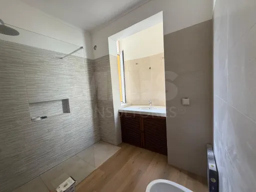 Apartamento T4 em Carnide